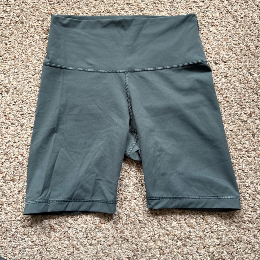 Everlane The Perform Bike Short Size Medium